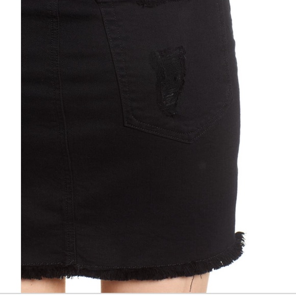 Good American Black Distressed Raw Hem Denim Mini Skirt - Picture 5 of 7